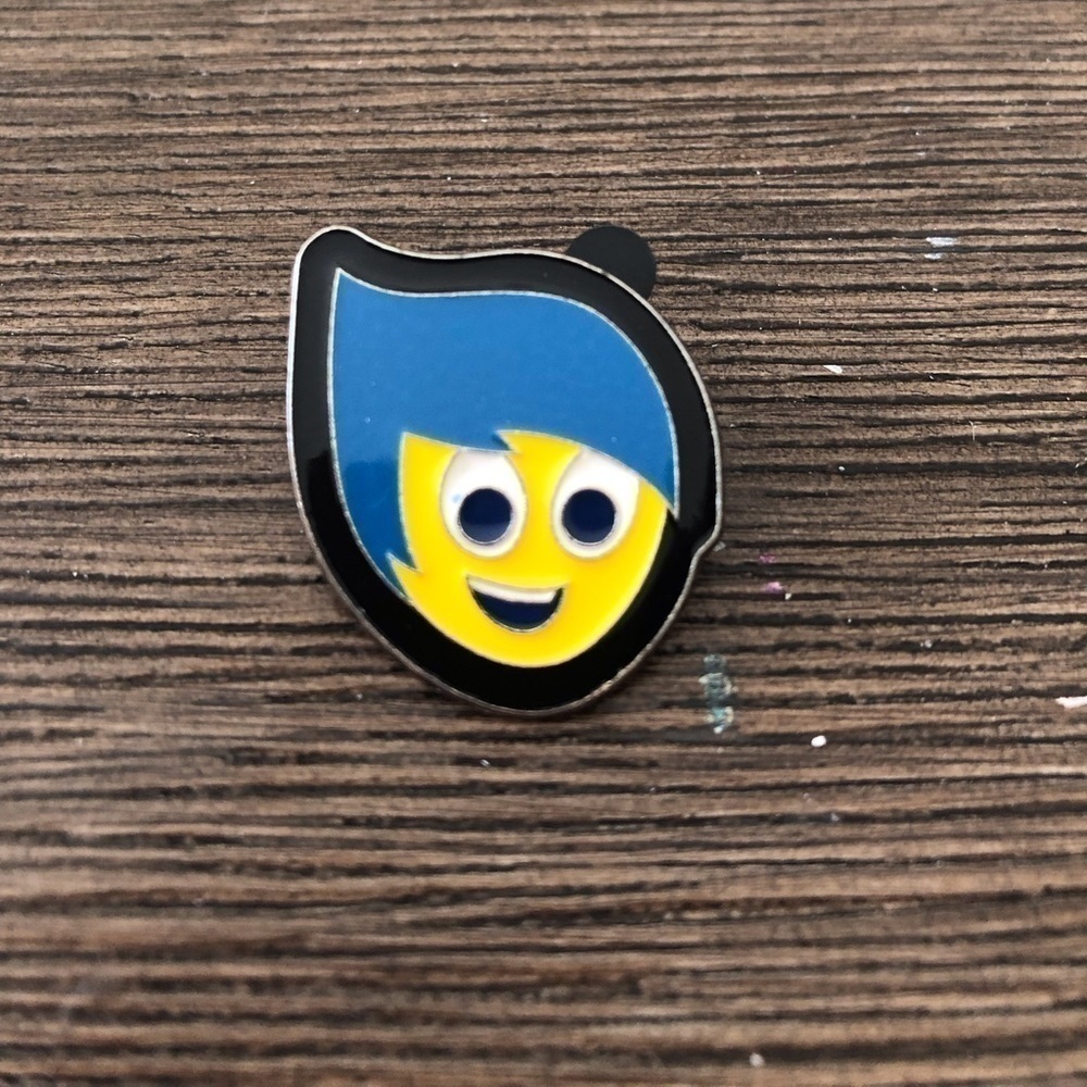 Disney Official Trading Pin: Pixar's Inside Out: Joy Head